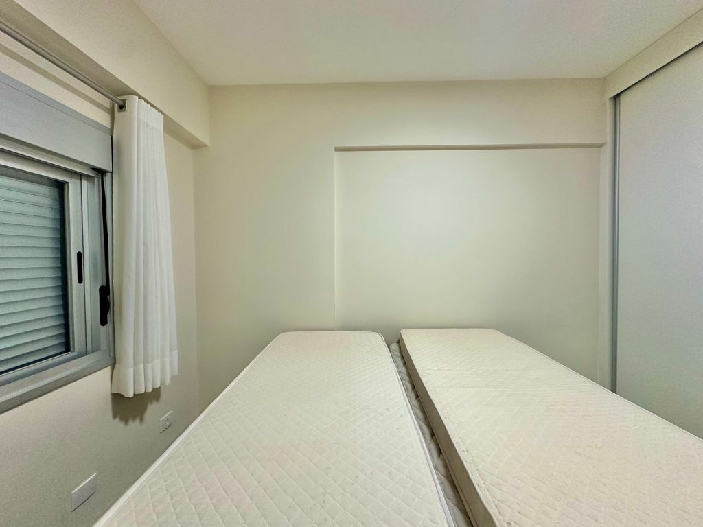 LINDO APARTAMENTO REFORMADO  À VENDA NA PRAIA DAS PITANGUEIRAS em Pitangueiras, Guarujá — foto 36