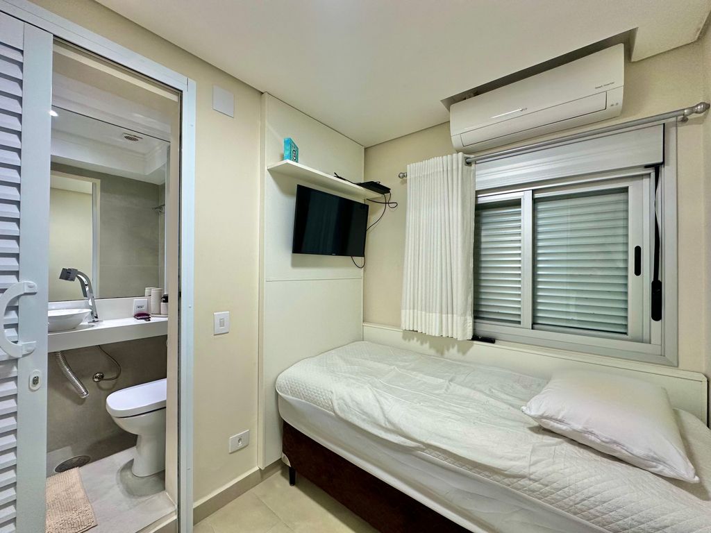 LINDO APARTAMENTO REFORMADO  À VENDA NA PRAIA DAS PITANGUEIRAS em Pitangueiras, Guarujá — foto 57