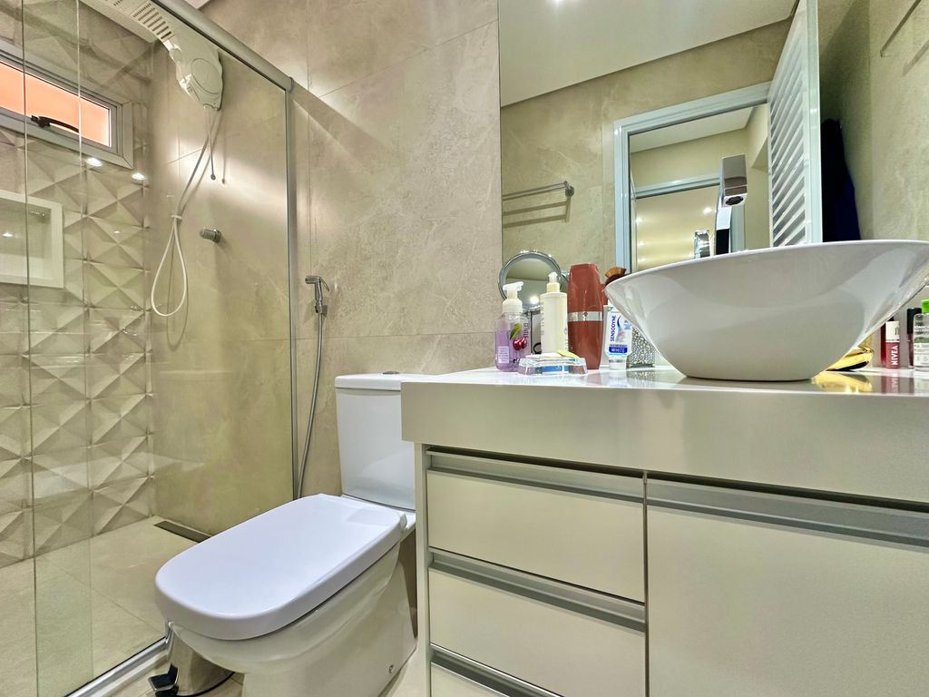 LINDO APARTAMENTO REFORMADO  À VENDA NA PRAIA DAS PITANGUEIRAS em Pitangueiras, Guarujá — foto 45