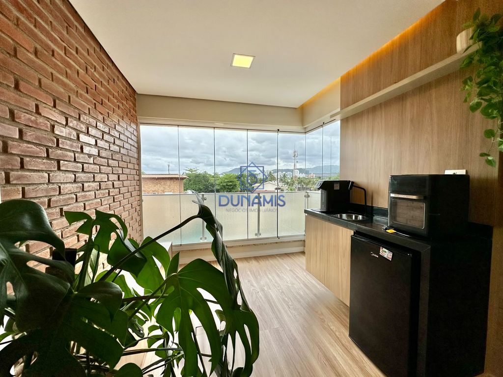 EXCELENTE APARTAMENTO REFORMADO À VENDA À POUCOS METROS DA PRAIA DA ENSEADA em Enseada, Guarujá — foto 2