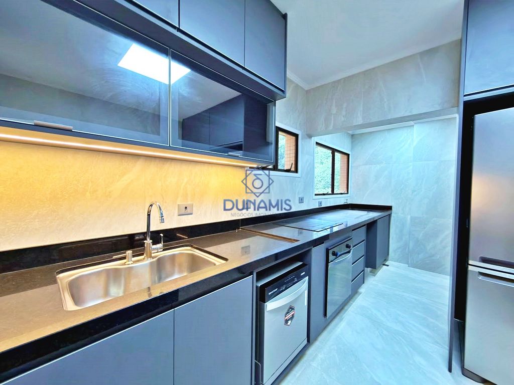 APARTAMENTO TOTALMENTE REFORMADO TRÊS DORMITORIOS - LAZER COMPLETO - 2 VAGAS em Pitangueiras, Guarujá — foto 33