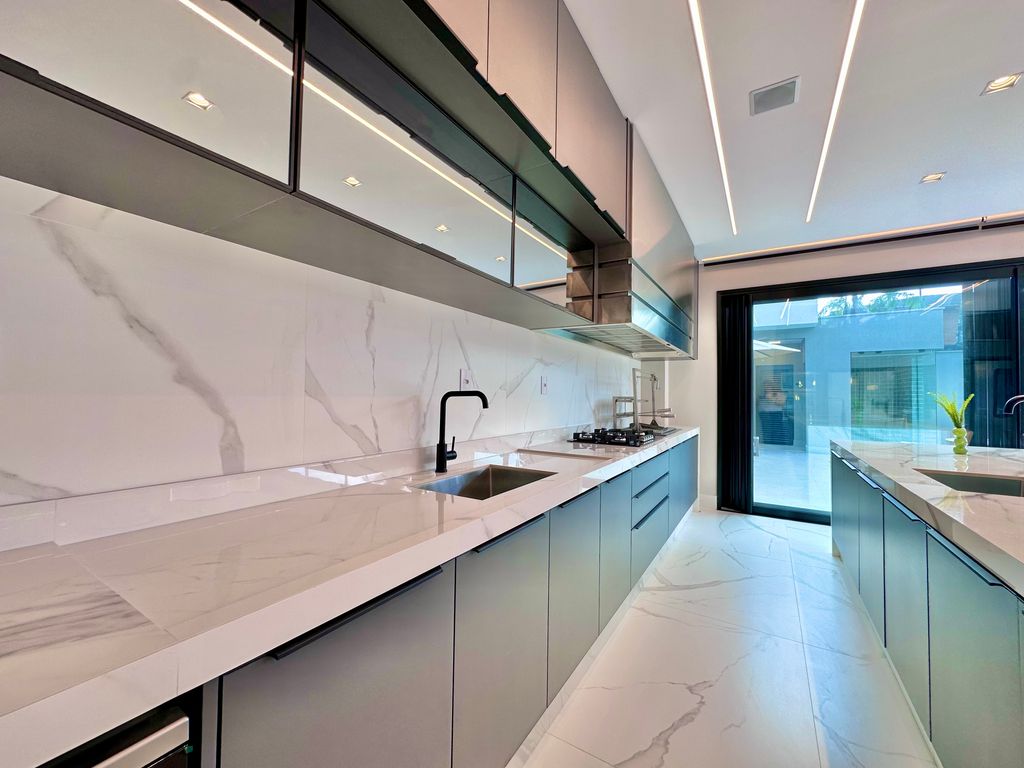 Casa Alto Padrão Novíssima e Moderna no condomínio Jardim Acapulco Guarujá em Jardim Acapulco, Guarujá — foto 8