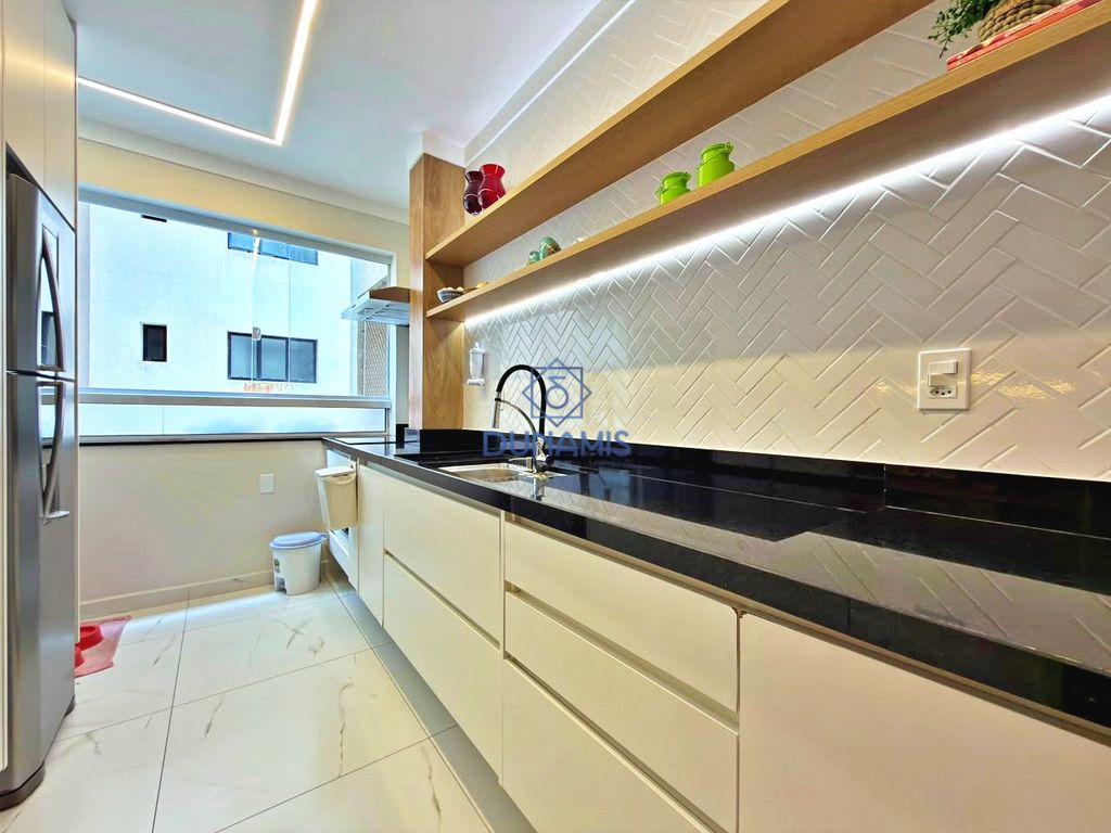 APARTAMENTO REFORMADO LINDISSIMO UMA VISTA PANORAMICA PARA AS ARVORES COM VAGA em Pitangueiras, Guarujá — foto 41