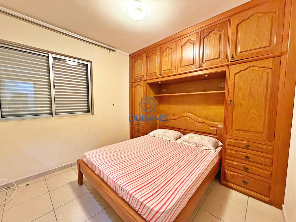 APARTAMENTO CONSERVADO A UMA QUADRA DA AVENIDA PUGLISI COM 3 QUARTOS E VAGA em Pitangueiras, Guarujá — foto 11