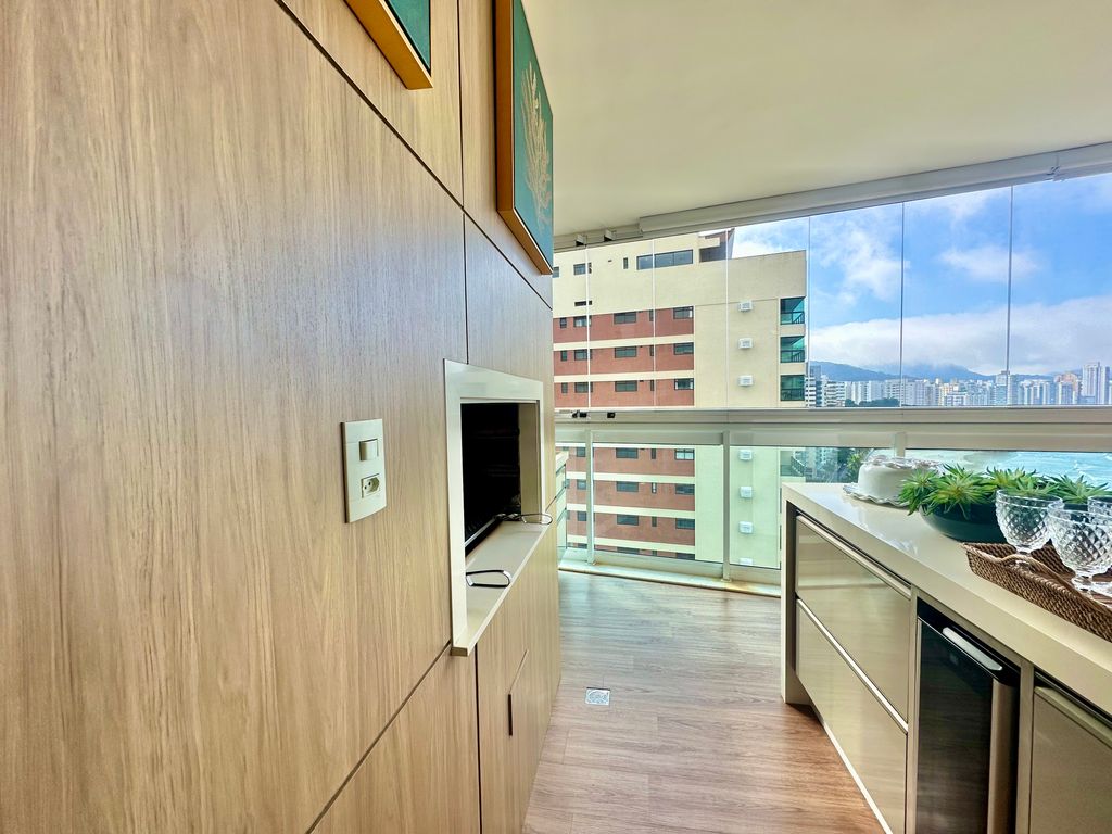 APARTAMENTO ALTO PADRÃO REFORMADO À VENDA NA PRAIA DAS ASTÚRIAS - LAZER COMPLETO em Jardim Astúrias, Guarujá — foto 4