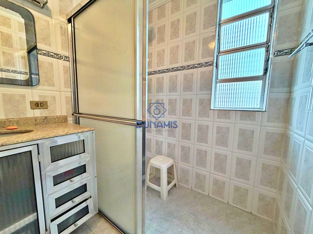 APARTAMENTO CONSERVADO A UMA QUADRA DA AVENIDA PUGLISI COM 3 QUARTOS E VAGA em Pitangueiras, Guarujá — foto 17