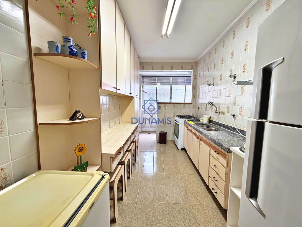 APARTAMENTO CONSERVADO A UMA QUADRA DA AVENIDA PUGLISI COM 3 QUARTOS E VAGA em Pitangueiras, Guarujá — foto 33