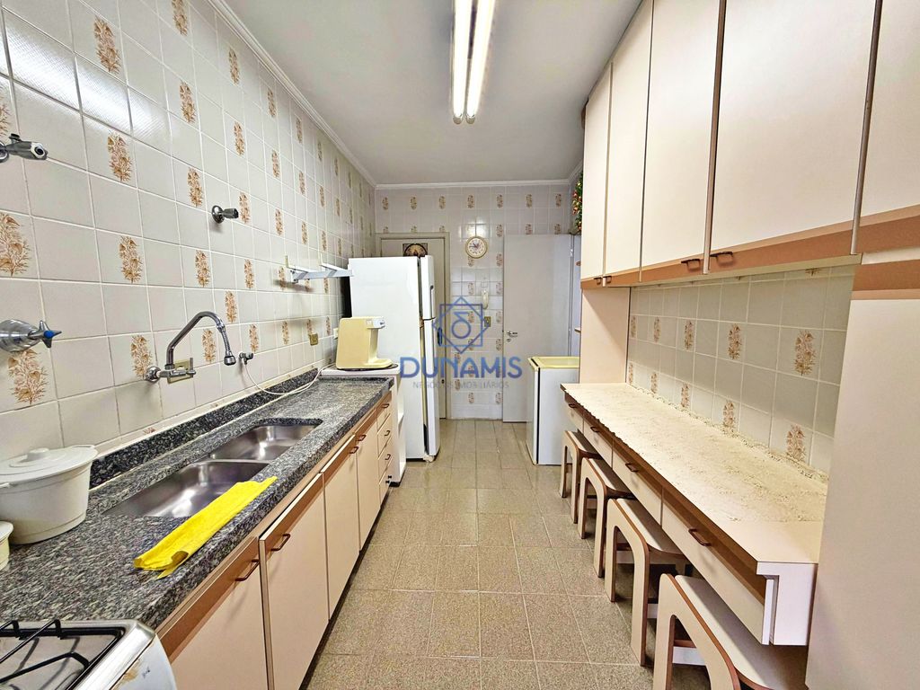 APARTAMENTO CONSERVADO A UMA QUADRA DA AVENIDA PUGLISI COM 3 QUARTOS E VAGA em Pitangueiras, Guarujá — foto 29