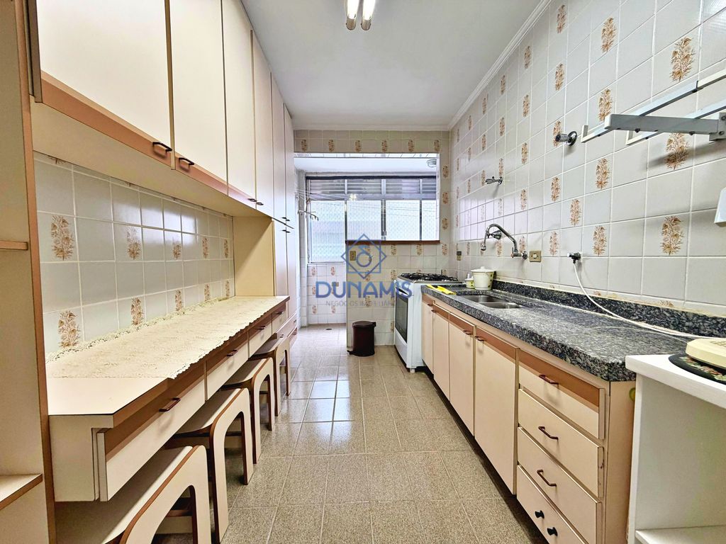 APARTAMENTO CONSERVADO A UMA QUADRA DA AVENIDA PUGLISI COM 3 QUARTOS E VAGA em Pitangueiras, Guarujá — foto 28