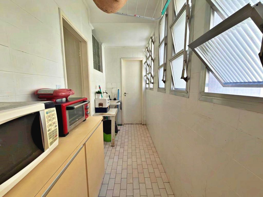 APARTAMENTO CONSERVADO A UMA QUADRA DA PRAIA DA PITANGUEIRAS - VISTA MAR em Pitangueiras, Guarujá — foto 33