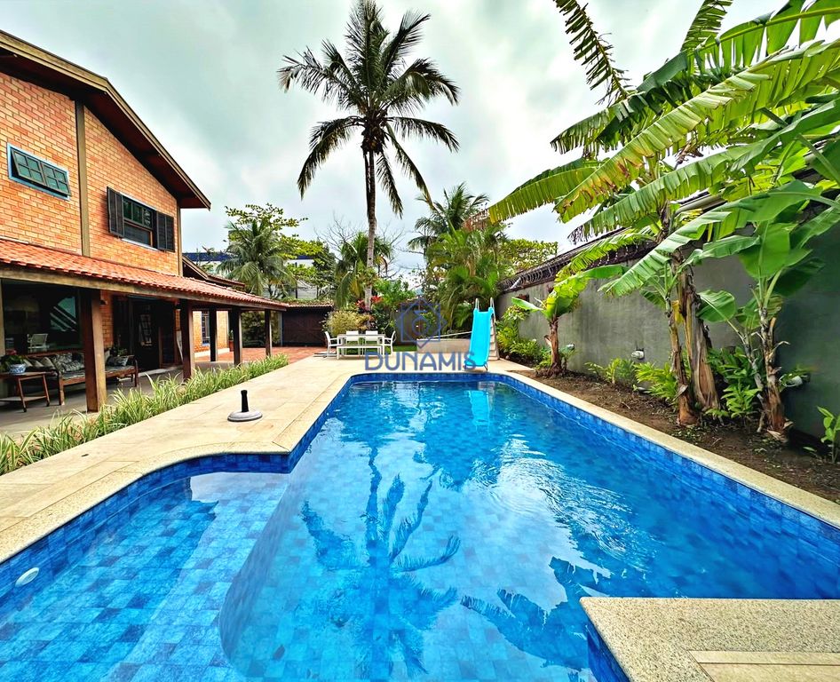*** CASA ESPETACULAR À UMA QUADRA DA PRAIA DA ENSEADA -  6 SUITES - 650 METROS * em Enseada, Guarujá — foto 2