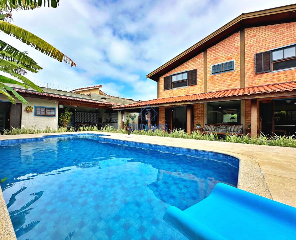 *** CASA ESPETACULAR À UMA QUADRA DA PRAIA DA ENSEADA -  6 SUITES - 650 METROS * em Enseada, Guarujá — foto 6
