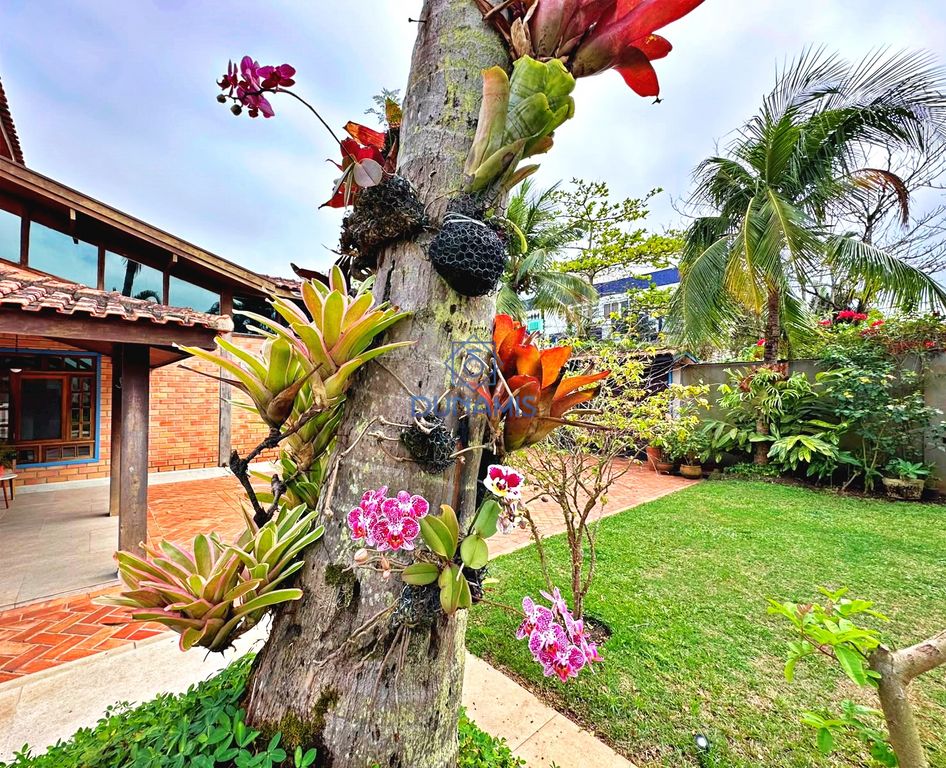 *** CASA ESPETACULAR À UMA QUADRA DA PRAIA DA ENSEADA -  6 SUITES - 650 METROS * em Enseada, Guarujá — foto 11