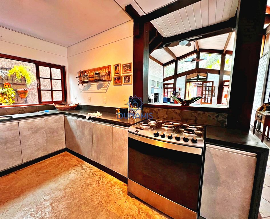 *** CASA ESPETACULAR À UMA QUADRA DA PRAIA DA ENSEADA -  6 SUITES - 650 METROS * em Enseada, Guarujá — foto 45