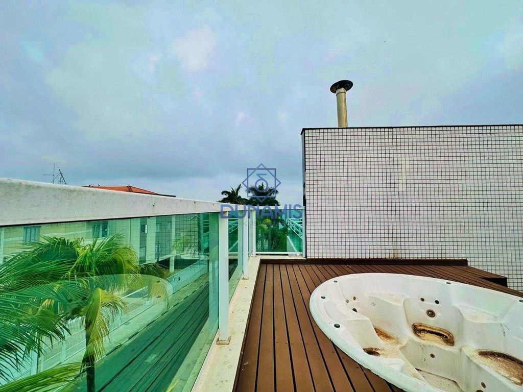 Cobertura na Praia do Tombo  - terraço com churrasqueira em Jardim Astúrias, Guarujá — foto 3