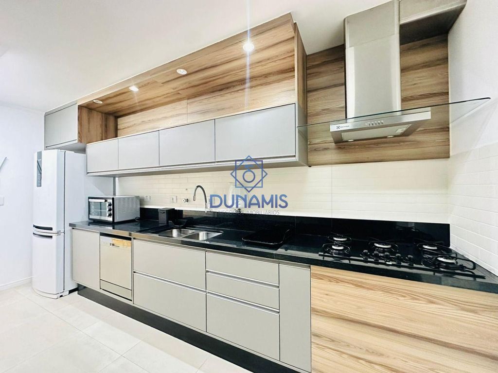 LINDO APARTAMENTO REFORMADO PARA VENDA NA REGIÃO NOBRE DE PITANGUEIRAS em Pitangueiras, Guarujá — foto 35