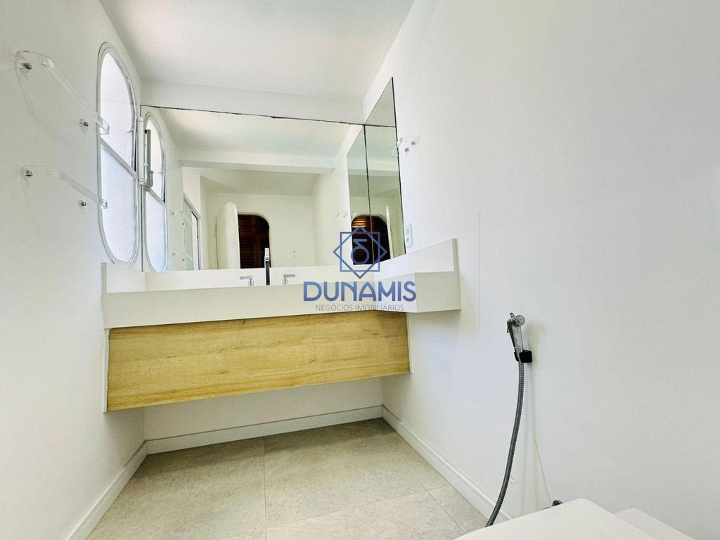 LINDO APARTAMENTO REFORMADO PARA VENDA NA REGIÃO NOBRE DE PITANGUEIRAS em Pitangueiras, Guarujá — foto 45