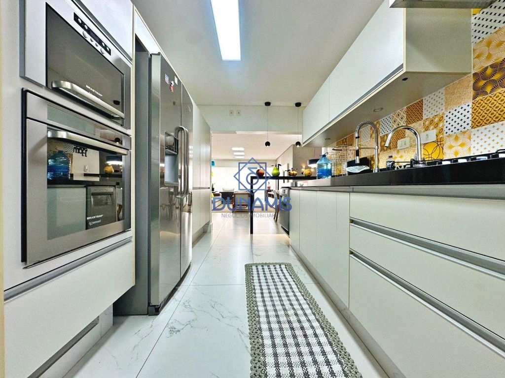 LINDO APARTAMENTO REFORMADO  A VENDA FRENTE TOTAL EM ASTÚRIAS em Jardim Astúrias, Guarujá — foto 33