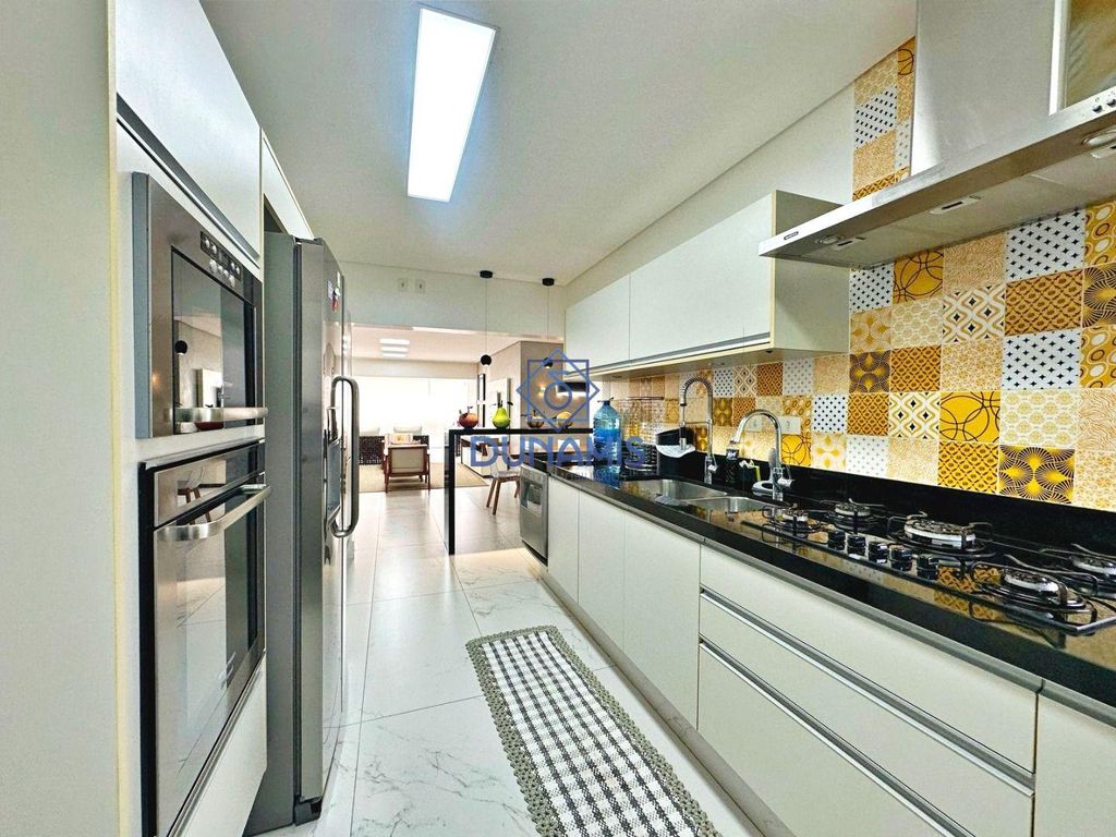 LINDO APARTAMENTO REFORMADO  A VENDA FRENTE TOTAL EM ASTÚRIAS em Jardim Astúrias, Guarujá — foto 36