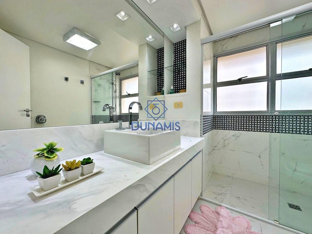 LINDO APARTAMENTO REFORMADO  A VENDA FRENTE TOTAL EM ASTÚRIAS em Jardim Astúrias, Guarujá — foto 42