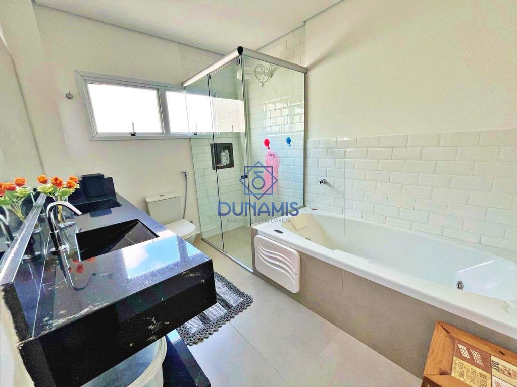 APARTAMENTO REFORMADO À VENDA NA PRAIA DE PITANGUEIRAS - NA QUADRA DA PRAIA em Pitangueiras, Guarujá — foto 31