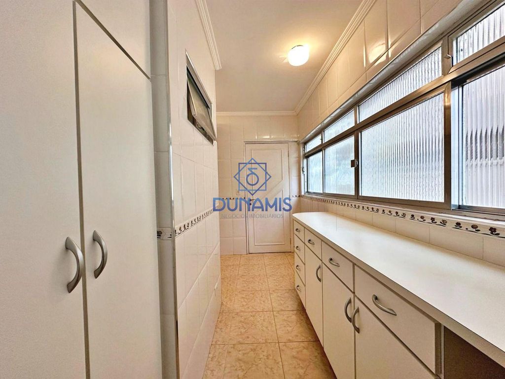 APARTAMENTO REFORMADO À VENDA NA PRAIA DAS PITANGUEIRAS - MEIA QUADRA DO MAR em Pitangueiras, Guarujá — foto 38