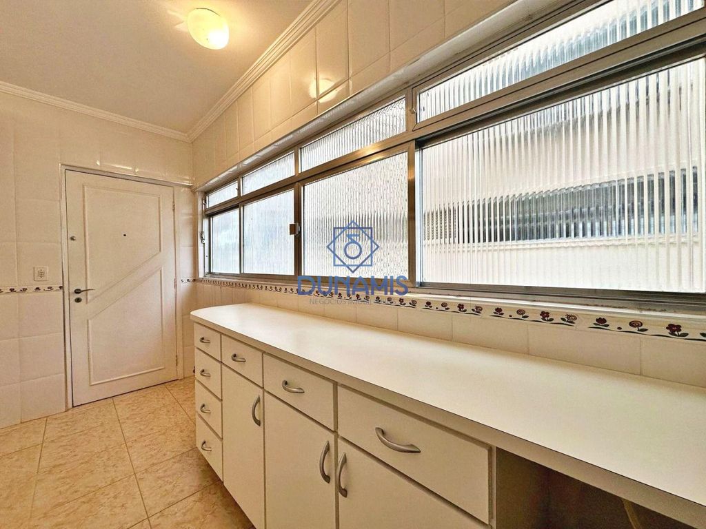 APARTAMENTO REFORMADO À VENDA NA PRAIA DAS PITANGUEIRAS - MEIA QUADRA DO MAR em Pitangueiras, Guarujá — foto 37