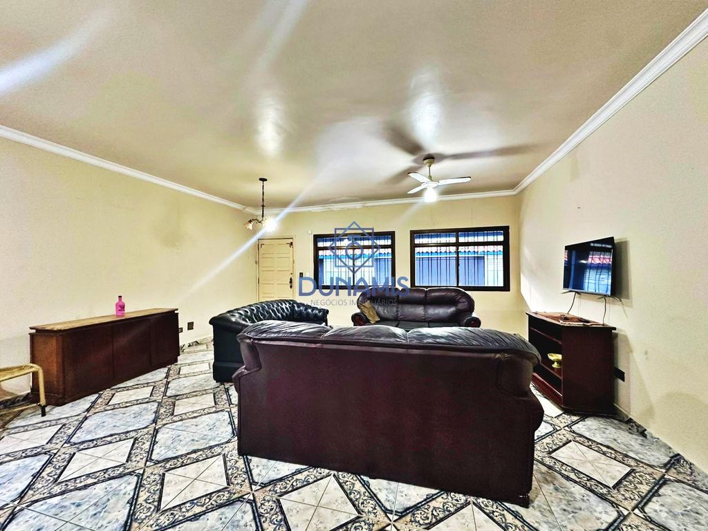 OPORTUNIDADE - CASA COM 8 DORMITÓRIOS NA PRAIA DO GUAIUBA em Jardim Guaiuba, Guarujá — foto 11