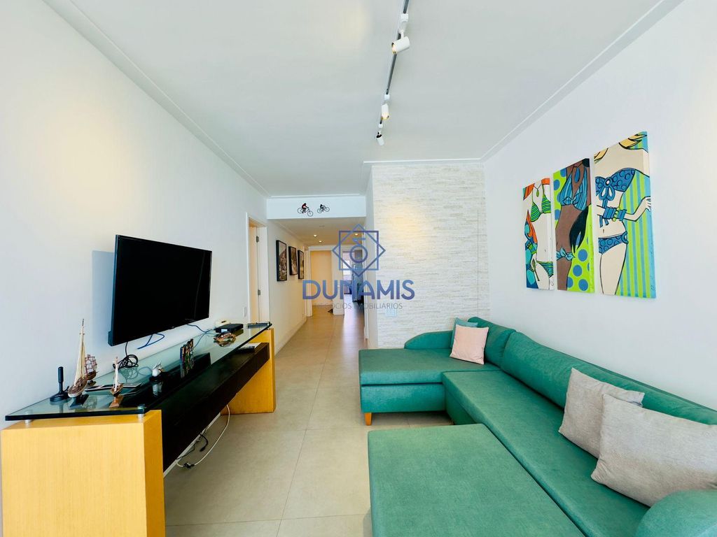 OPORTUNIDADE - APARTAMENTO REFORMADO A VENDA NA PRAIA DAS ASTÚRIAS em Jardim Astúrias, Guarujá — foto 4
