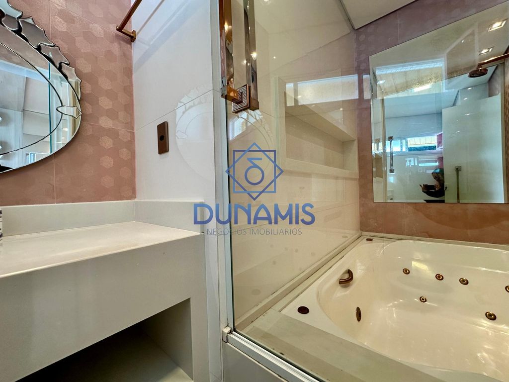 APARTAMENTO TOTALMENTE REFORMADO - VISTA PARA O ALTO MAR À VENDA em Jardim Astúrias, Guarujá — foto 35