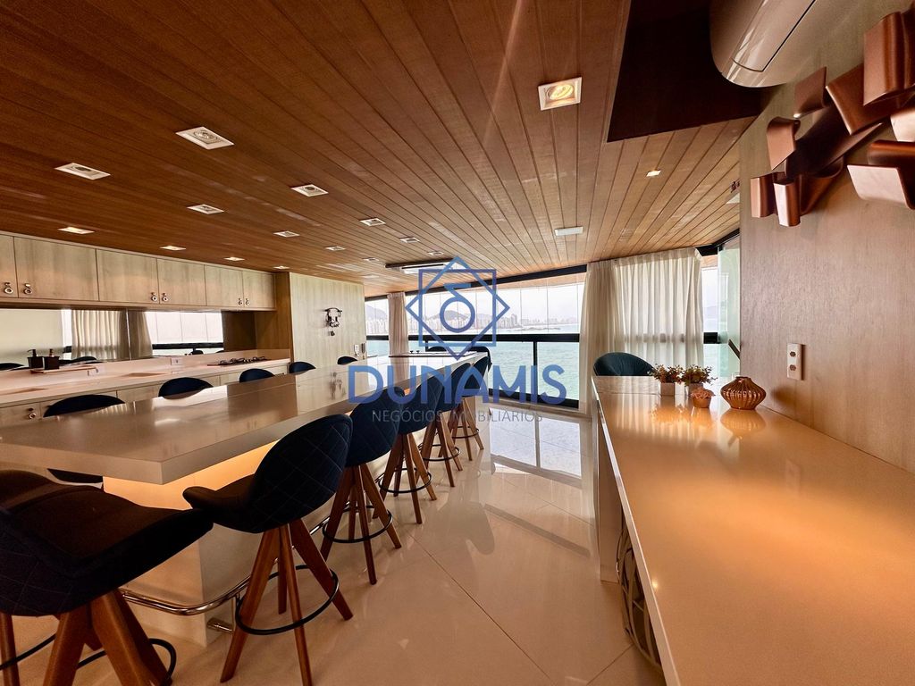 APARTAMENTO TOTALMENTE REFORMADO - VISTA PARA O ALTO MAR À VENDA em Jardim Astúrias, Guarujá — foto 7