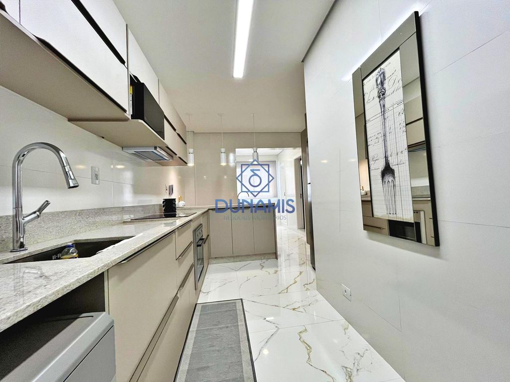 APARTAMENTO REFORMADO A VENDA NA PRAIA DAS PITANGUEIRAS 01 QUADRA DO MAR em Pitangueiras, Guarujá — foto 36