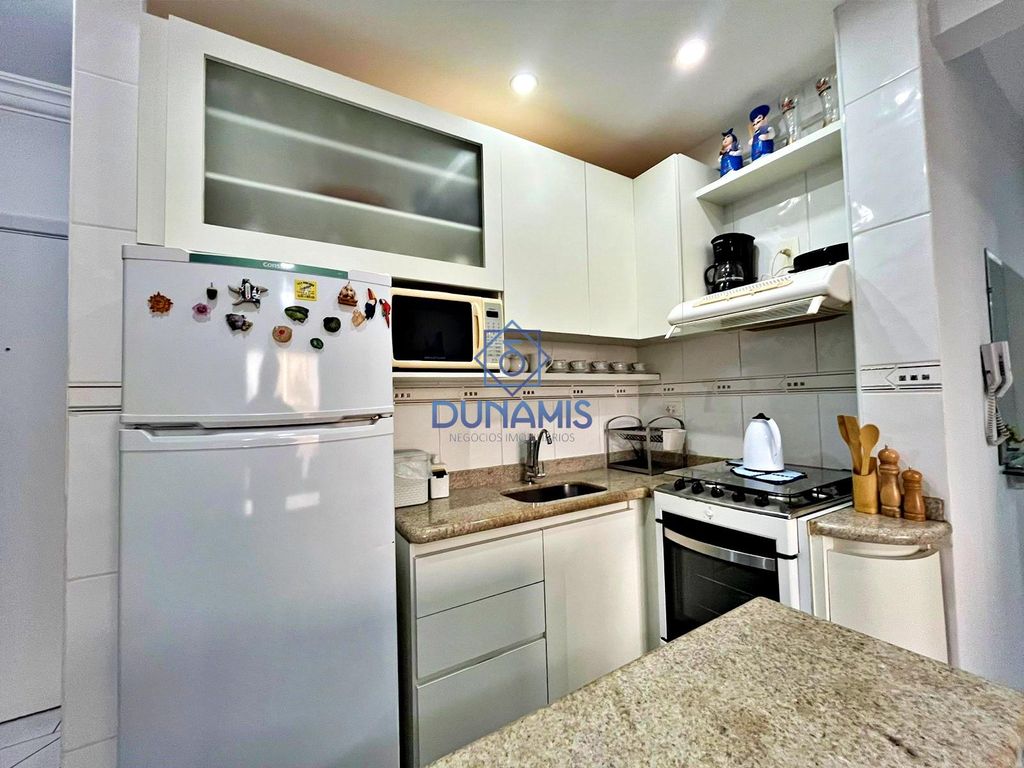 OPORTUNIDADE - Apartamento à venda na praia do Tombo, Guarujá - SP em Jardim Astúrias, Guarujá — foto 9