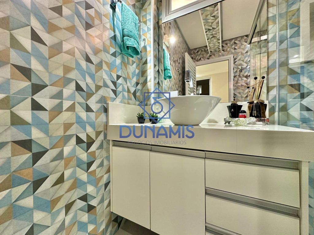 LINDO APARTAMENTO REFORMADO  À VENDA NA PRAIA DAS PITANGUEIRAS em Pitangueiras, Guarujá — foto 43