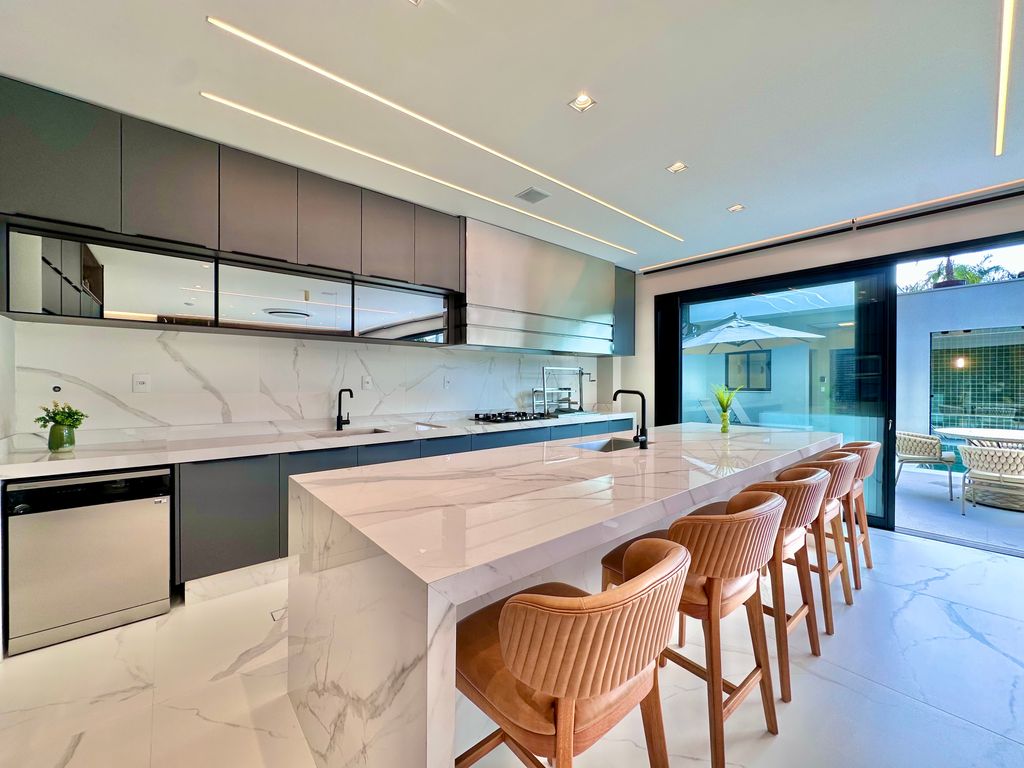 Casa Alto Padrão Novíssima e Moderna no condomínio Jardim Acapulco Guarujá em Jardim Acapulco, Guarujá — foto 4