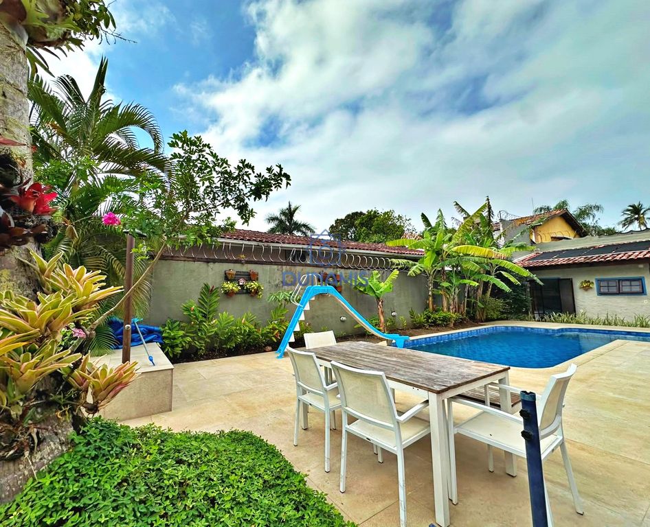 *** CASA ESPETACULAR À UMA QUADRA DA PRAIA DA ENSEADA -  6 SUITES - 650 METROS * em Enseada, Guarujá — foto 14