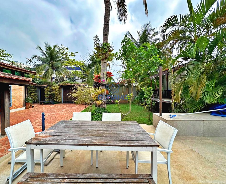*** CASA ESPETACULAR À UMA QUADRA DA PRAIA DA ENSEADA -  6 SUITES - 650 METROS * em Enseada, Guarujá — foto 13