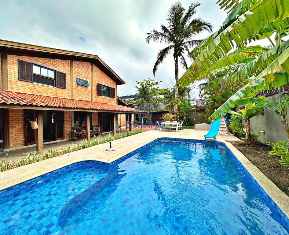 *** CASA ESPETACULAR À UMA QUADRA DA PRAIA DA ENSEADA -  6 SUITES - 650 METROS * em Enseada, Guarujá — foto 8