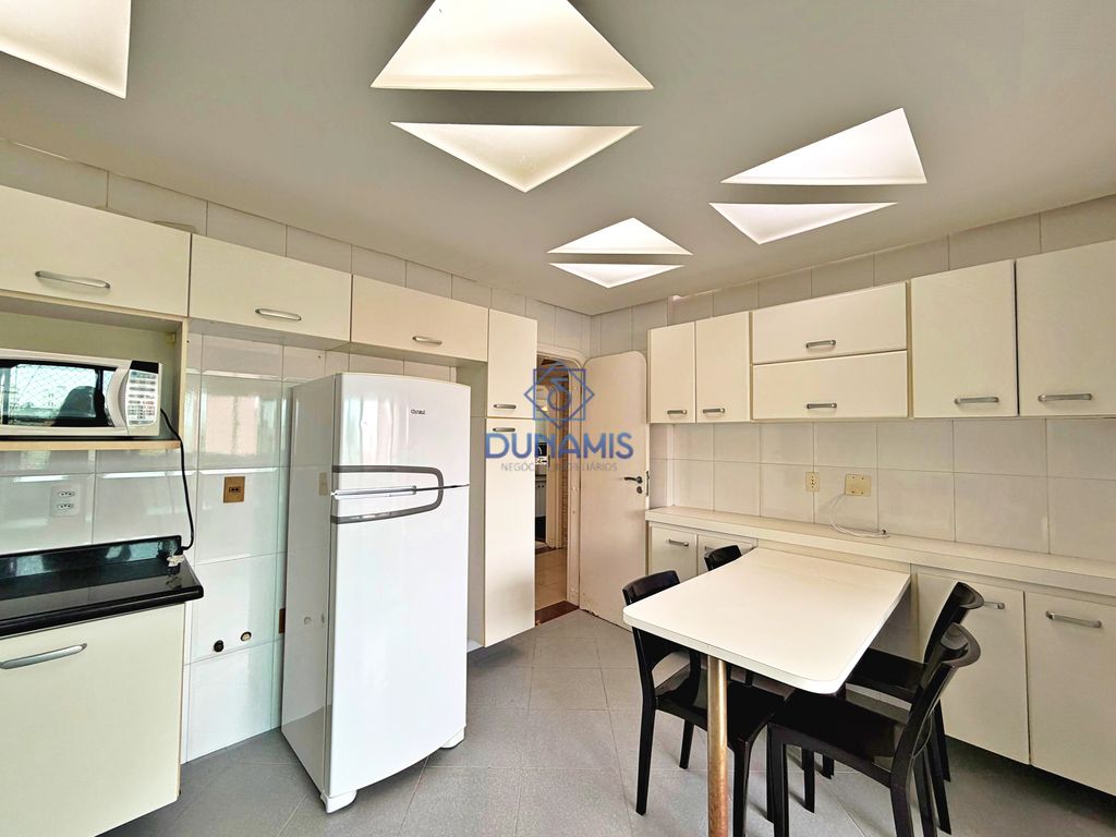 APARTAMENTO REFORMADO AMPLO COM DUAS VAGAS DE GARAGEM E LAZER COMPLETO em Pitangueiras, Guarujá — foto 31