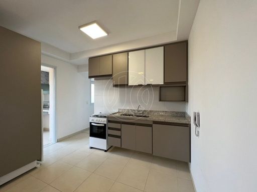 Cozinha com armários planejados