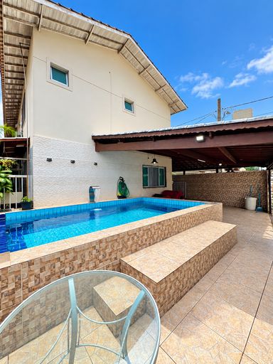 Quintal e piscina