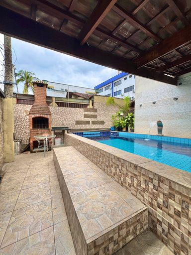 Churrasqueira e piscina