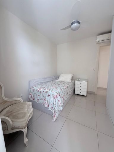 Quarto com armários