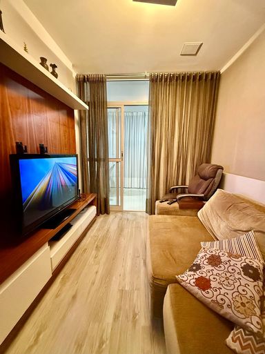 Quarto feito em sala de TV