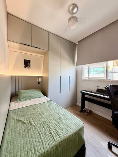 Quarto com armários