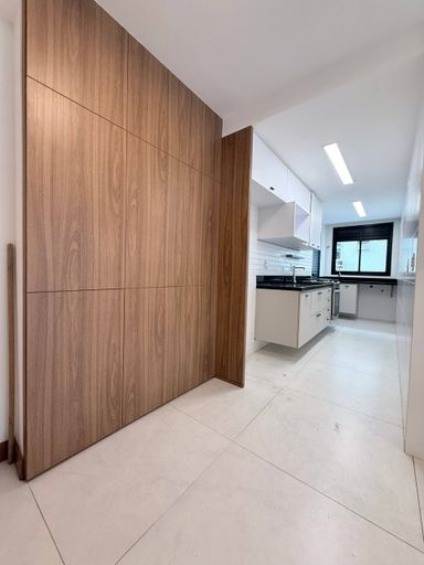 Sala dois ambientes com painel e Rack