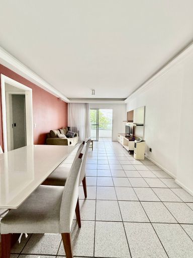 Sala de 25m² com varanda