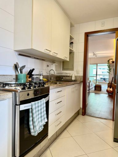 Cozinha com armarios em marcenaria