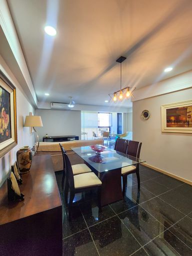 Sala ampla com vista para o Mar