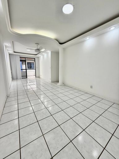 Sala ampla com Varanda